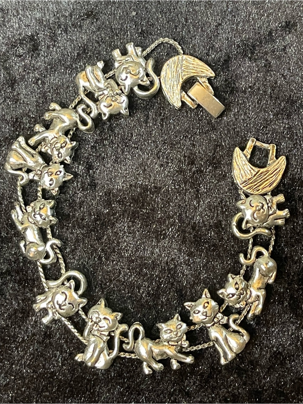Vintage Sphinx Accessories cat slide bracelet
